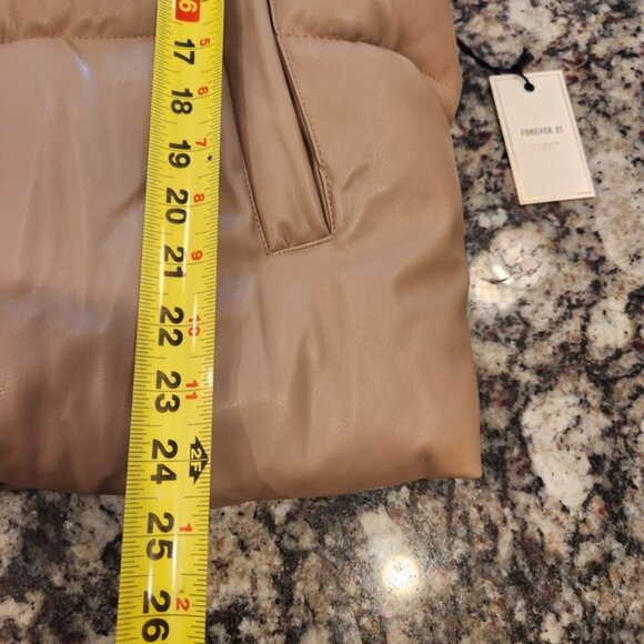 BNWT Forever 21 Tan Vegan Faux Leather Puffer Vest Womens Oversized M - Picture 7 of 9